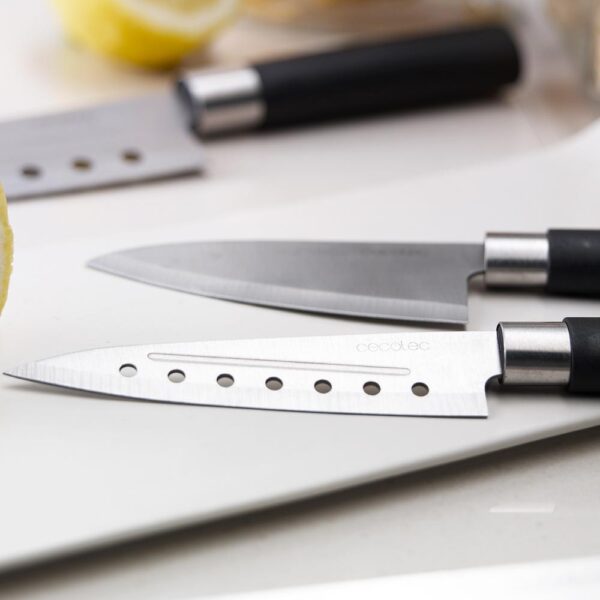 Imagen 2 Juego de 4 cuchillos Santoku profesionales de estilo japonés. Hojas de 2 mm de grosor en acero inoxidable, incluye cuchillo Chef y picador en estuche negro.