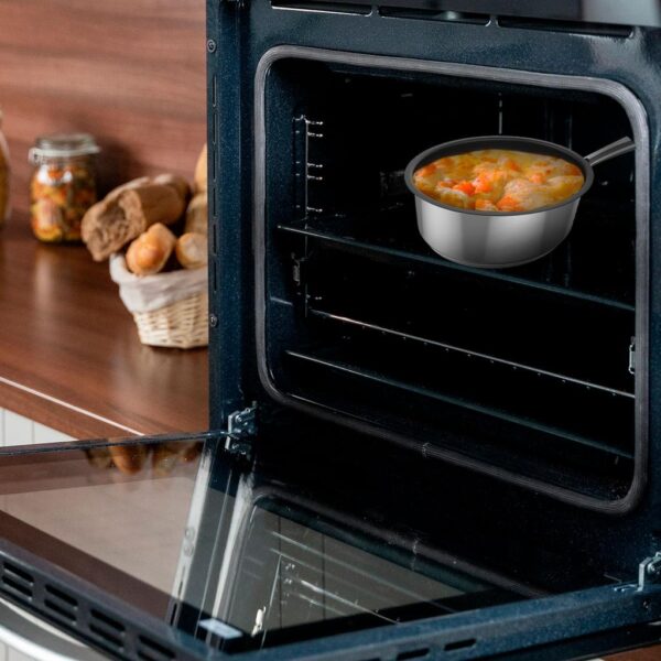 Imagen 8 Cazo Polka Classy de 16 cm y 1,3 L en acero inoxidable 18/10. Cuenta con revestimiento antiadherente, tapa de cristal y es apto para inducción y todo tipo de fuegos.