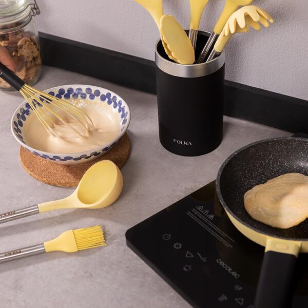 Imagen 5 Set de 9 utensilios de cocina Cecotec Polka Experience Vulcano en amarillo. Fabricados en silicona y acero con acabado Soft Touch y soporte organizador.