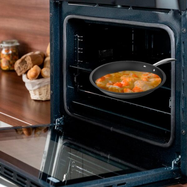 Imagen 6 Sartén de 24 cm en acero inoxidable 18/10 de alta calidad. Cuenta con revestimiento antiadherente, mango remachado y fondo difusor apto para inducción.