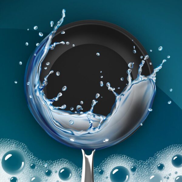 Imagen 7 Sartén de 28 cm fabricada en acero inoxidable 18/10 de alta resistencia. Cuenta con revestimiento antiadherente, mango remachado y fondo apto para inducción.