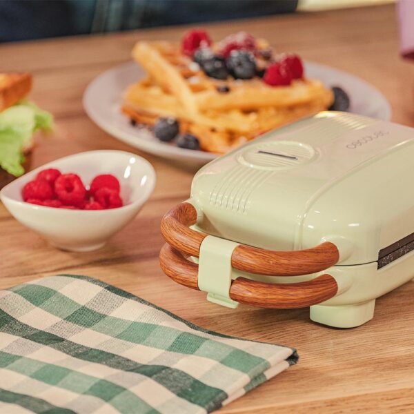 Imagen 4 Sandwichera Rock'nToast Retro One Green de Cecotec. Diseño vintage, 600 W y 3 placas desmontables: sándwiches, gofres y grill. Revestimiento RockStone.