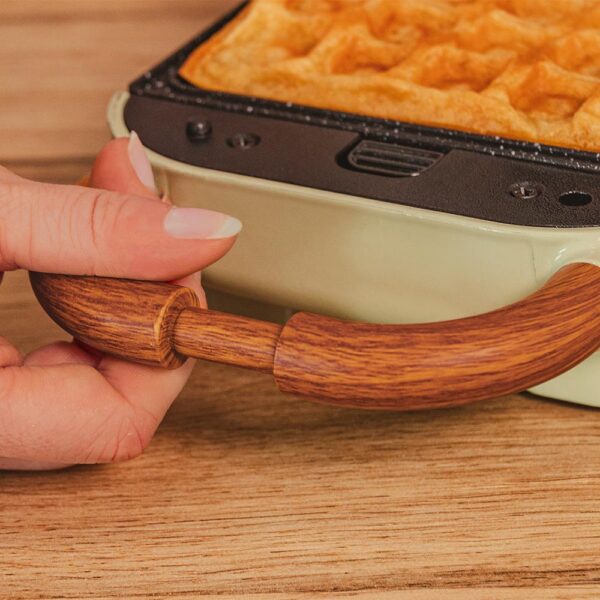 Imagen 8 Sandwichera Rock'nToast Retro One Green de Cecotec. Diseño vintage, 600 W y 3 placas desmontables: sándwiches, gofres y grill. Revestimiento RockStone.