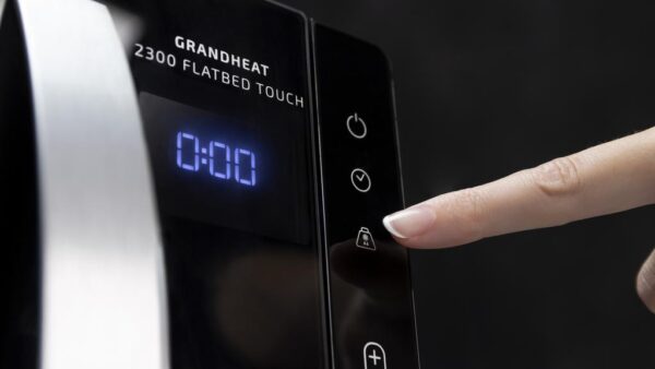 Imagen 6 Microondas sin plato de 23L con 800W y tecnología Flatbed. Dispone de 8 funciones preconfiguradas, panel táctil y temporizador de 95 min en elegante color negro.