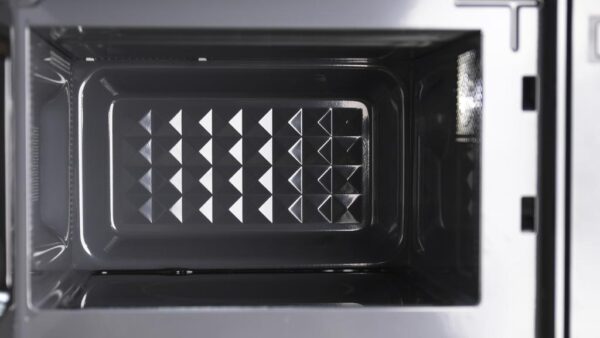 Imagen 7 Microondas sin plato GrandHeat 2000 Flatbed White de Cecotec. 20 litros de capacidad, 700W de potencia y base plana con interior cerámico fácil de limpiar.