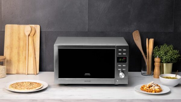 Imagen 5 El microondas digital sin plato Cecotec GrandHeat 2010 Flatbed Steel ofrece 20L de capacidad, 700W de potencia, 900W de grill y una limpieza muy sencilla.