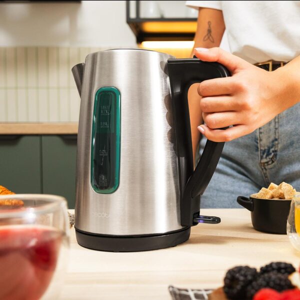 Imagen 4 Hervidor de agua eléctrico de 1,7 litros y 2200 W. Diseño en acero inoxidable, base 360º y filtro antical desmontable. Calentamiento rápido y seguro sin BPA.