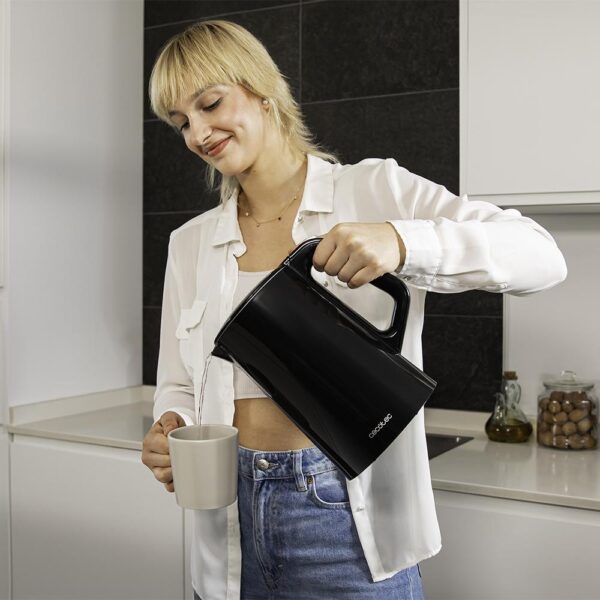 Imagen 5 Hervidor de agua de 1,7L y 2200 W con pantalla digital. Control de temperatura preciso, diseño en acero inoxidable libre de BPA y base 360 grados.