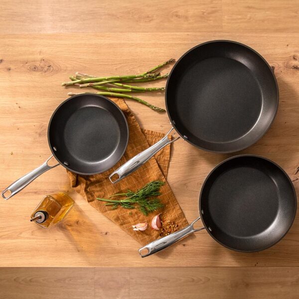 Imagen 2 Set de 3 sartenes de aluminio forjado (20, 24 y 28 cm) con antiadherente Whitford Eterna. Fondo Full Induction compatible con todas las cocinas y libre de PFOA.