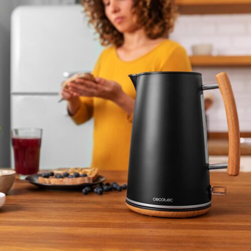 Imagen 2 Hervidor ThermoSense 400 Black Woody de 3000 W y 1,7 L. Diseño elegante en acero y madera, libre de BPA, con base 360º y filtro antical desmontable.