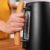 Imagen 7 Hervidor ThermoSense 400 Black Woody de 3000 W y 1,7 L. Diseño elegante en acero y madera, libre de BPA, con base 360º y filtro antical desmontable.