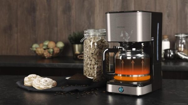 Imagen 8 Cafetera de goteo Coffee 66 Heat de 950 W con tecnología ExtremeAroma, jarra de 1,5 L termorresistente y elegantes acabados en acero inoxidable de alta calidad.