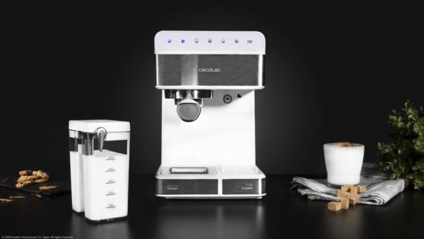 Imagen 3 Cafetera Cecotec Power Instant-ccino 20 Touch Serie Bianca. 1350 W, 20 bares, panel táctil y sistema Thermoblock para espressos y cappuccinos automáticos.