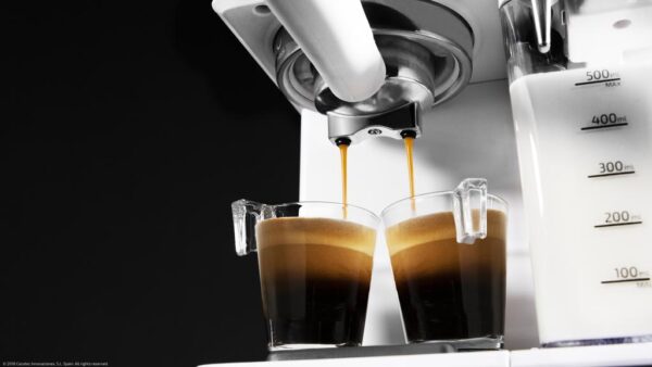 Imagen 6 Cafetera Cecotec Power Instant-ccino 20 Touch Serie Bianca. 1350 W, 20 bares, panel táctil y sistema Thermoblock para espressos y cappuccinos automáticos.