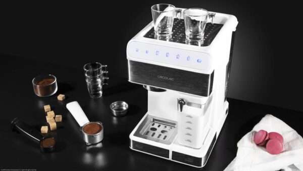 Imagen 7 Cafetera Cecotec Power Instant-ccino 20 Touch Serie Bianca. 1350 W, 20 bares, panel táctil y sistema Thermoblock para espressos y cappuccinos automáticos.
