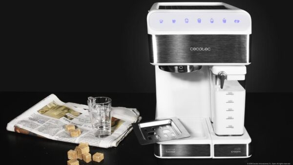 Imagen 8 Cafetera Cecotec Power Instant-ccino 20 Touch Serie Bianca. 1350 W, 20 bares, panel táctil y sistema Thermoblock para espressos y cappuccinos automáticos.