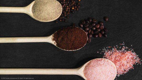 Imagen 4 El TitanMill 300 DuoClean de Cecotec con 300 W y cuchillas de titanio permite moler café y triturar especias con sus dos vasos intercambiables de 90 g.