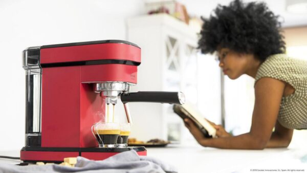 1583-Imagen-6 Imagen 6 Cafetera express Cafelizzia 790 Shiny de 1350 W y 20 bares. Sistema Thermoblock, vaporizador orientable y depósito de 1,2L para espressos y cappuccinos perfectos.
