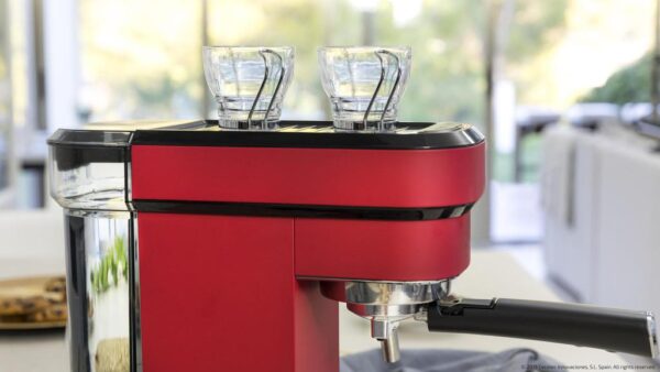 1583-Imagen-8 Imagen 8 Cafetera express Cafelizzia 790 Shiny de 1350 W y 20 bares. Sistema Thermoblock, vaporizador orientable y depósito de 1,2L para espressos y cappuccinos perfectos.