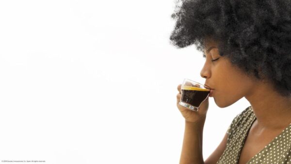 Imagen 3 Cafetera express Cafelizzia 790 Shiny Pro de 1350 W y 20 bares. Diseño compacto en rojo con manómetro, sistema Thermoblock y vaporizador para un café profesional.