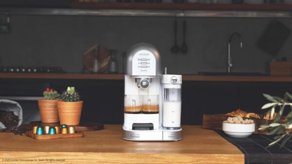 Imagen 3 Cafetera semiautomática Power Instant-ccino 20 Chic Serie Bianca de 1470W y 20 bares. Compatible con café molido y cápsulas, con depósito de leche de 0,7L.