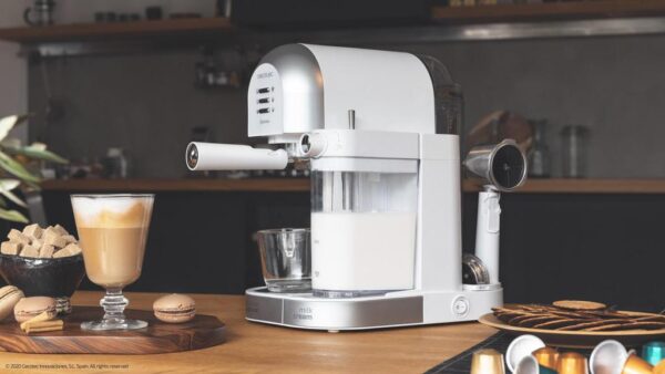 Imagen 7 Cafetera semiautomática Power Instant-ccino 20 Chic Serie Bianca de 1470W y 20 bares. Compatible con café molido y cápsulas, con depósito de leche de 0,7L.
