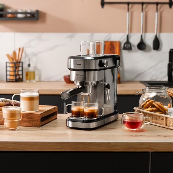 1646-Imagen-2 Imagen 2 Cafetera espresso Cafelizzia 790 Steel Duo de 1350 W y 20 bares. Sistema Thermoblock, vaporizador orientable y filtro para cápsulas. Diseño elegante en acero.
