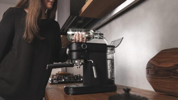 Imagen 8 Cafetera espresso con 1350 W, 20 bares de presión y manómetro. Sistema Thermoblock para calentamiento rápido y vaporizador orientable para cappuccinos.