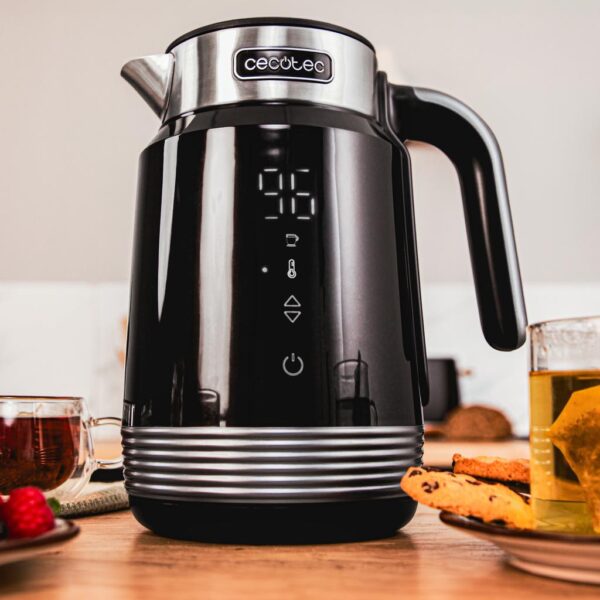 1748-Imagen-5 Imagen 5 Hervidor de agua de 1,7 L y 2200 W con pantalla táctil. Control de temperatura preciso, función mantener calor y diseño libre de BPA para infusiones perfectas.