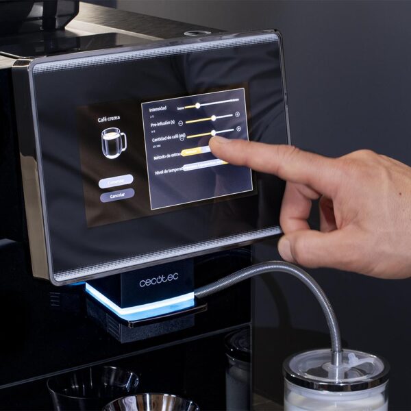 Imagen 5 Cafetera superautomática Cecotec Cremmaet Touch con 19 bares de presión, sistema Thermoblock y panel táctil intuitivo para el café perfecto en segundos.