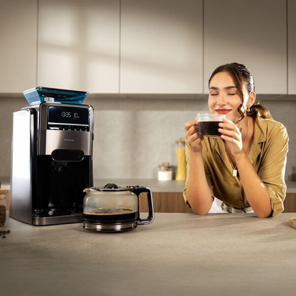 Imagen 8 Cafetera de goteo Coffee 66 Grind & Brew con molinillo integrado, 1000 W, capacidad de 12 tazas y función Aroma para obtener el mejor sabor en cada taza.