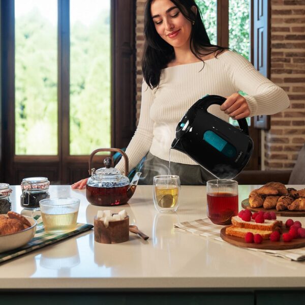 Imagen 4 Hervidor eléctrico Thermosense 180 Black de 1,7 L y 2200 W. Libre de BPA, con base 360º, filtro antical extraíble y sistema de seguridad contra sobrecalentamiento.