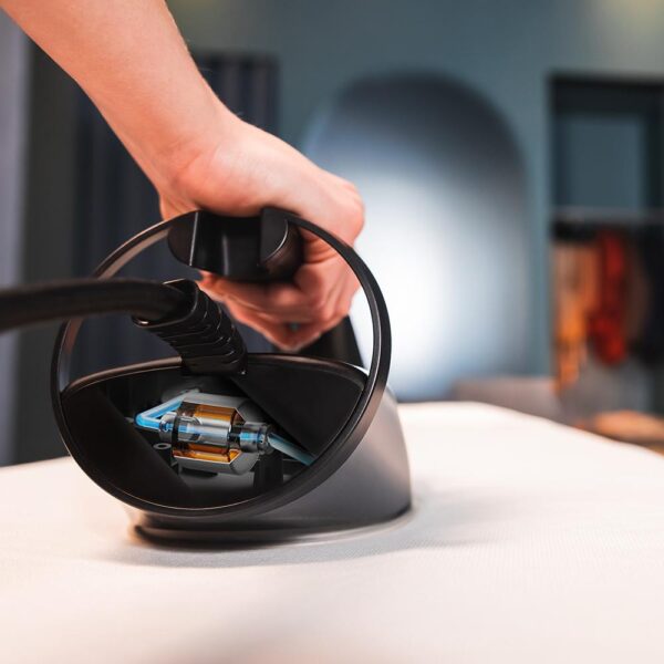 Imagen 7 Centro de planchado IronHero 3200 Station con 3200 W, 8 bares de presión, vapor continuo de 150 g/min y golpe de 420 g/min. Suela cerámica y sistema antical.