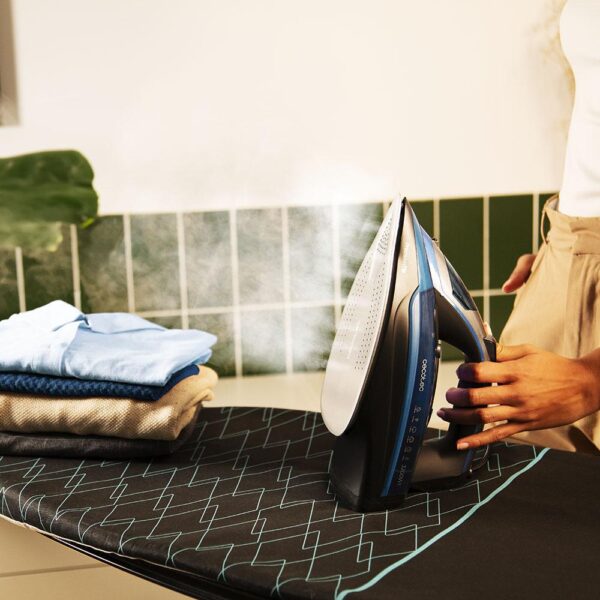 1876-Imagen-8 Imagen 8 Plancha horizontal Cecotec IronHero 3200 i-Pump de 3200 W, golpe de vapor de 285 g/min y suela anodizada. Resultados profesionales con control inteligente LCD.