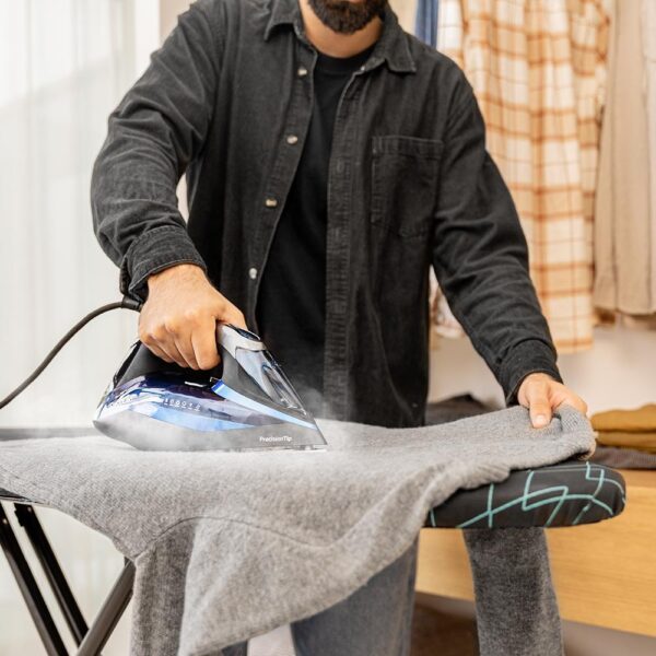 1877-Imagen-8 Imagen 8 Plancha Cecotec IronHero 3200 Double Steam i-Pump de 3200 W con golpe de vapor de 285 g/min, suela anodizada y tecnología de doble salida de vapor.