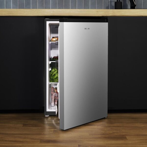 Imagen 6 Mini frigorífico Cecotec Bolero CoolMarket TT 133 L Inox de 133 litros, clase E, Crisper Box y luz LED. Diseño compacto de 83,5 cm con control de temperatura.