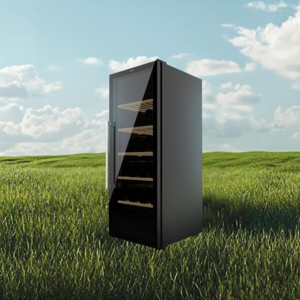 Imagen 5 Vinoteca Bolero GrandSommelier 98000 Black de Cecotec para 98 botellas. Sistema de compresor silencioso, estantes de madera y control táctil. 128,5 cm de alto.