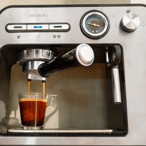 Imagen 4 Cafetera espresso Power Espresso 20 Square Pro con 20 bares de presión, sistema Thermoblock y vaporizador orientable para lograr la mejor crema y aroma intenso.