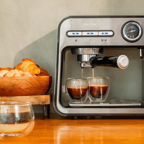 Imagen 7 Cafetera espresso Power Espresso 20 Square Pro con 20 bares de presión, sistema Thermoblock y vaporizador orientable para lograr la mejor crema y aroma intenso.