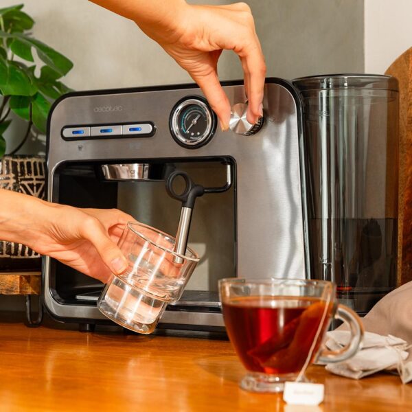 Imagen 8 Cafetera espresso Power Espresso 20 Square Pro con 20 bares de presión, sistema Thermoblock y vaporizador orientable para lograr la mejor crema y aroma intenso.