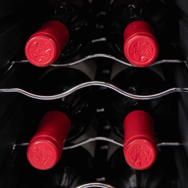 Imagen 6 Vinoteca de compresor para 12 botellas con diseño compacto. Ajuste de 8-18ºC, estantes de madera y display táctil. Ideal para conservar vinos en espacios reducidos.