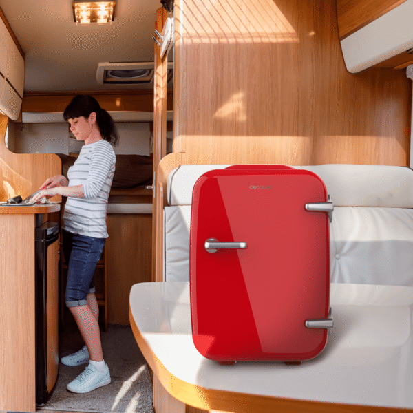 Imagen 6 Mini nevera retro Bolero MiniCooling 4L Habana Red con función frío y calor. Compatible con 12V y 220V, ideal para viajes, cosméticos y oficinas.