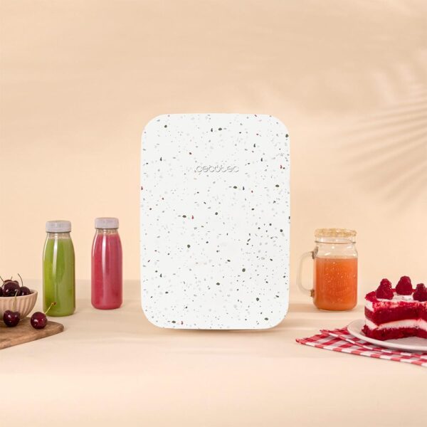 Imagen 4 Mini frigorífico retro Cecotec Bolero MiniCooling 10L Bahamas Pat 3. Con funciones de frío y calor (7-65 ºC) y conexión para coche y hogar 12V-220V.