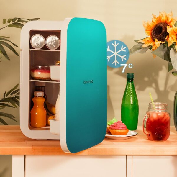 Imagen 6 Mini nevera retro Cecotec de 20L con función frío y calor. Compatible con 12V y 220V, ideal para coches y caravanas. Rango de temperatura de 7ºC a 65ºC.