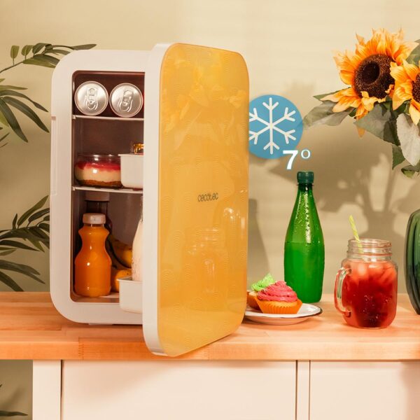Imagen 6 Frigorífico retro Bolero MiniCooling 20L Bahamas Pat 2 de Cecotec. Capacidad de 20 litros, función frío y calor (7-65ºC) y compatible con coches y caravanas.
