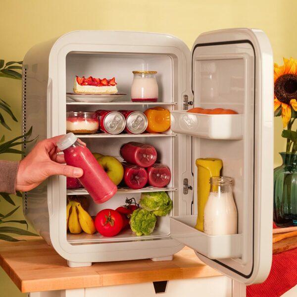 2703-Imagen-4 Imagen 4 Frigorífico retro Bolero MiniCooling 25L Bahamas Pat 1 de Cecotec. Capacidad de 25 litros, función frío/calor (7-65 ºC) y conexión 12V-220V para coche y hogar.