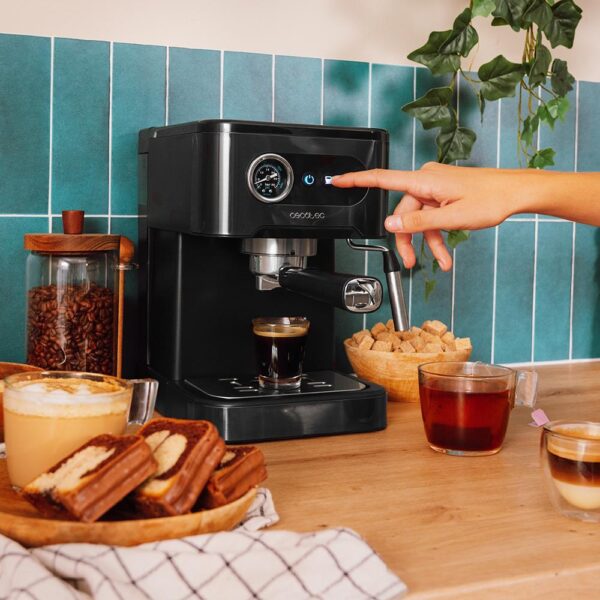 Imagen 4 Cafetera express Power Espresso 20 Pro con 20 bares de presión, vaporizador orientable y función para café en frío. Ideal para espressos y cappuccinos.