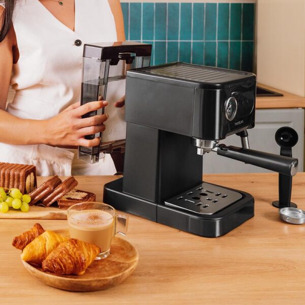 Imagen 7 Cafetera express Power Espresso 20 Pro con 20 bares de presión, vaporizador orientable y función para café en frío. Ideal para espressos y cappuccinos.