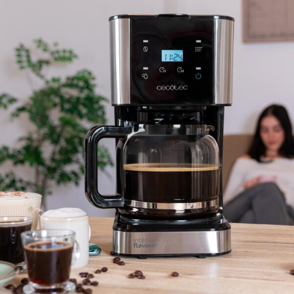 Imagen 6 Cafetera de goteo Coffee 66 Drop & Touch de Cecotec con pantalla LCD táctil, 950 W de potencia y capacidad de 1,5 litros para 12 tazas de café con aroma intenso.