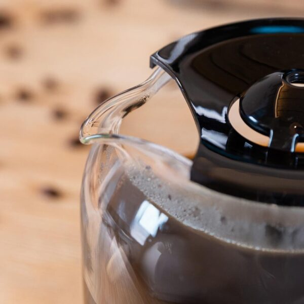 Imagen 7 Cafetera de goteo Coffee 66 Drop & Touch de Cecotec con pantalla LCD táctil, 950 W de potencia y capacidad de 1,5 litros para 12 tazas de café con aroma intenso.